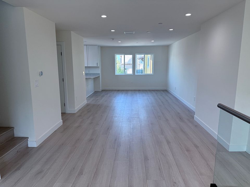 1st image of 1048 S Mollison Ave