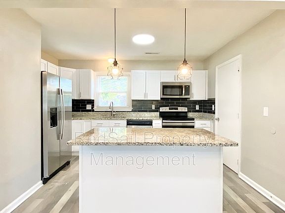 5th image of 294 Menchville Ct