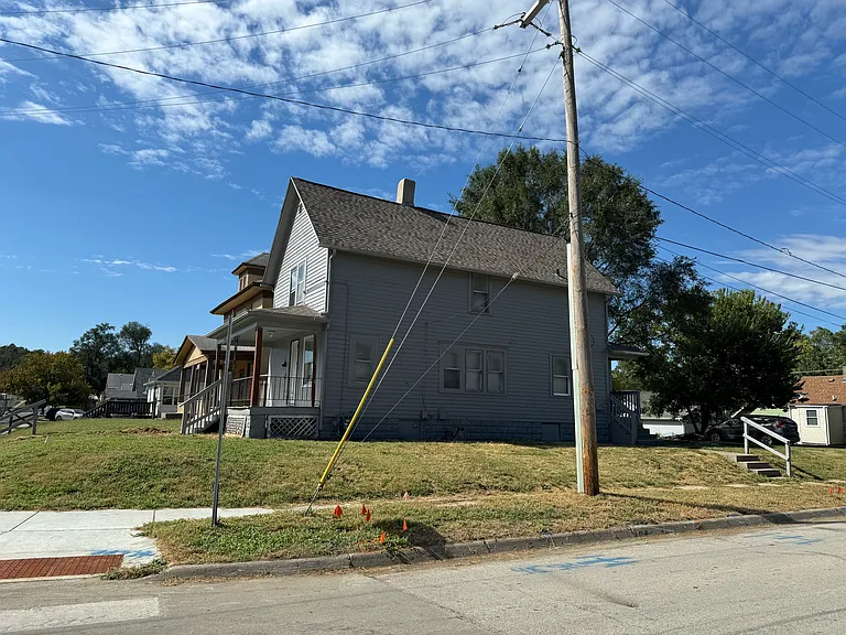 2802 Laurel Ave — Photo 3
