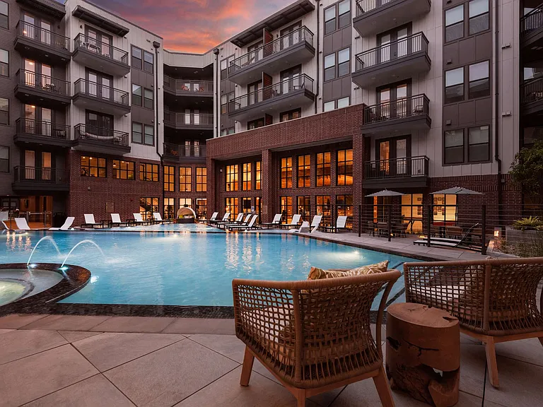 Troubadour Apartments — Photo 83