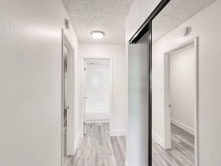 424 Callan Ave — Photo 6