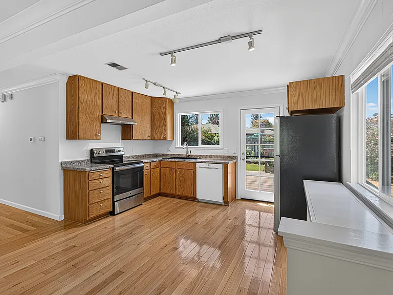 2020 Rivera Dr — Photo 8
