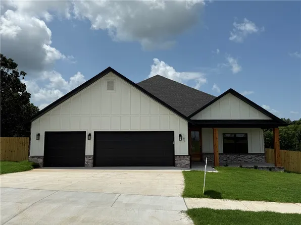 157 W Pitts St, Farmington, AR 72730