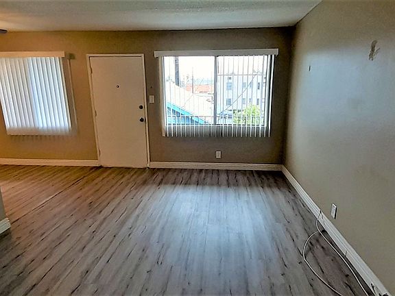 3rd image of 956 Magnolia Ave #4525