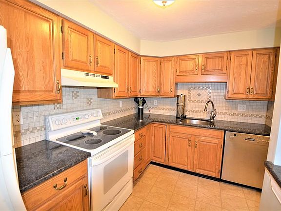 3rd image of 610 S Franklin St APT F203