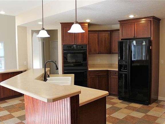 3rd image of 3045 Darien Ln