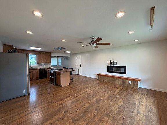 2nd image of 6237 E 21st Ave