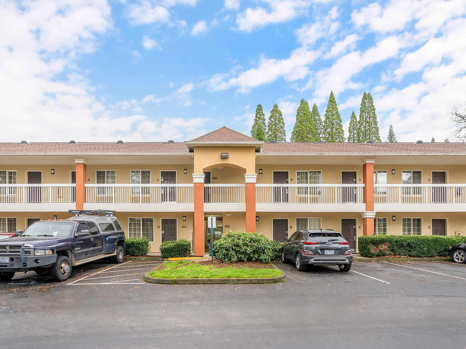 Portland - Tigard — Photo 3