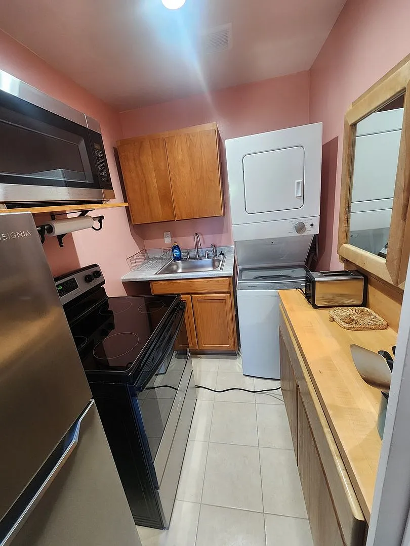 2 bdr 2 bath kitchen fully furnished apartment with private entrance in quiet neighborhood in Alb... — Photo 1