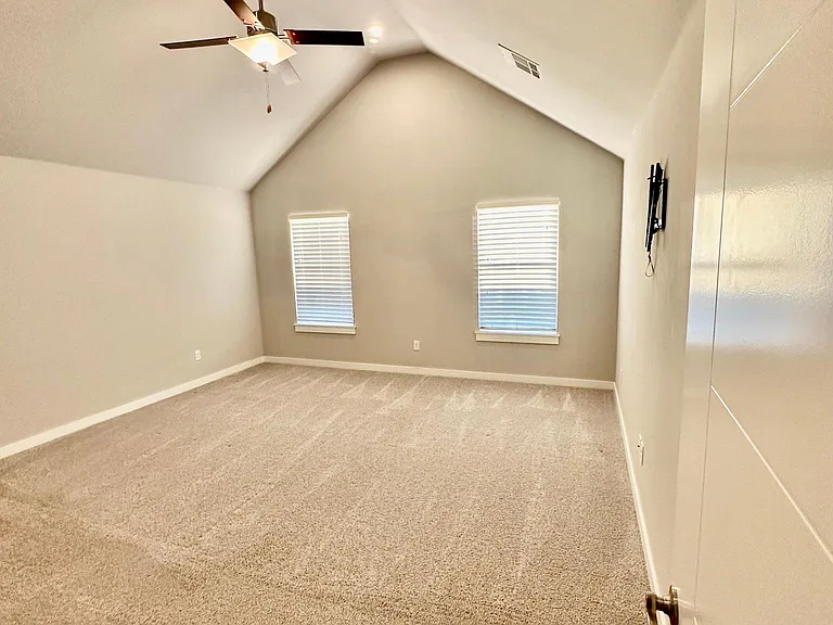 18537 Haslemere Ln — Photo 11