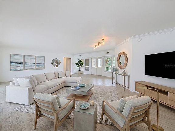 4th image of 210 DOLPHIN POINT #C