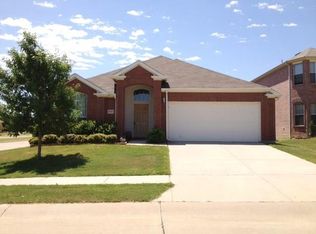 8732 Wagon Trl, Aubrey, TX 76227