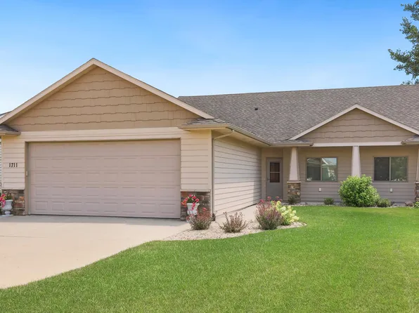1711 Stewart Dr, Aberdeen, SD 57401