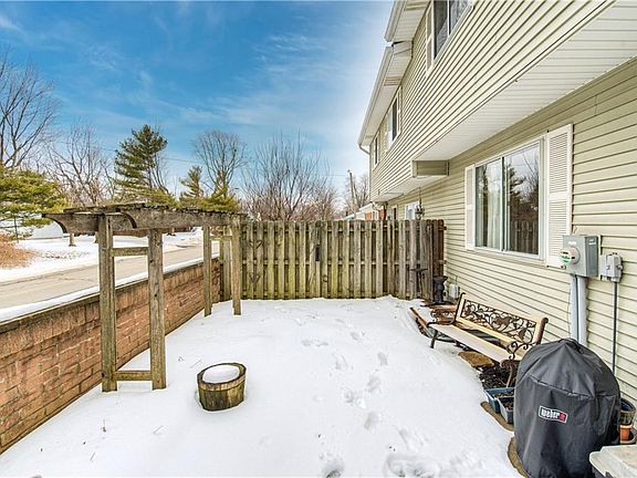 3rd image of 5515 Vin Rose Ln