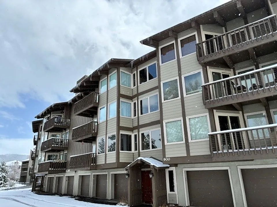 900 Meadow Creek Dr #303