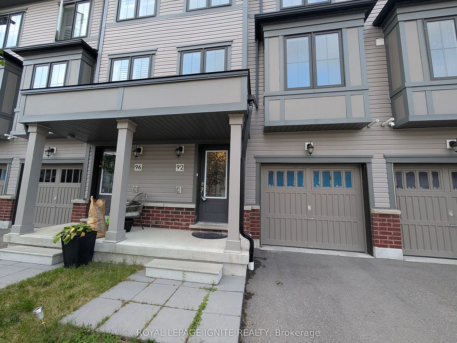 3 bed, $3,000 — Photo 1