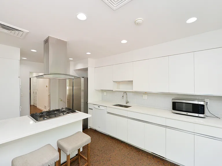 38 Griswold Pl — Photo 8