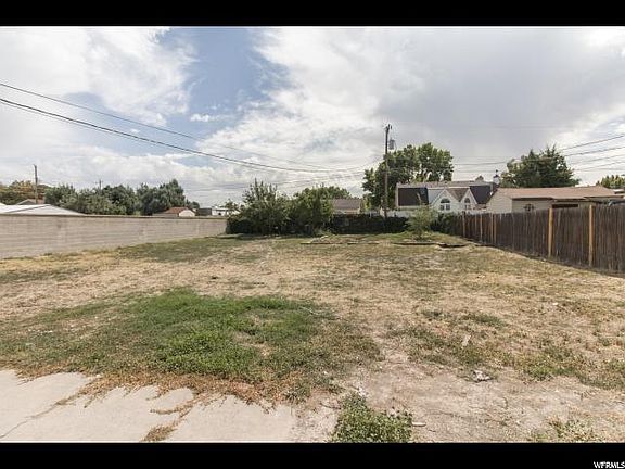 3rd image of 3635 W El Glen Ave