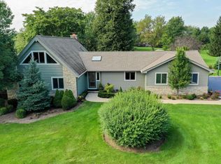 7 Lake View Rd, Hawthorn Woods, IL 60047