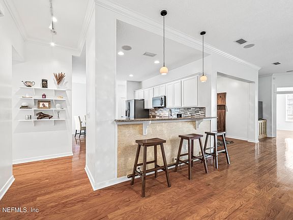 2nd image of 1607 MAKARIOS Drive