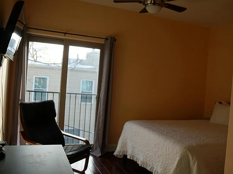 2144 Fernon St — Photo 7