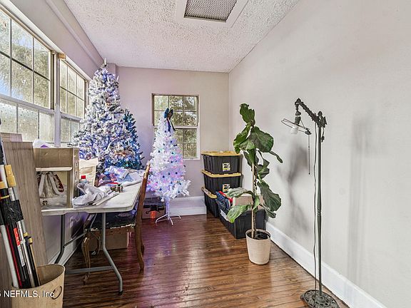 4th image of 324 W 18TH Street