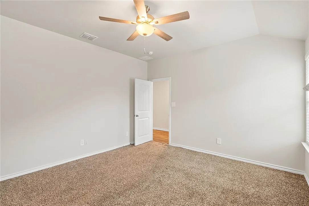 3 bed, 2.0 bath, 1529 sqft, $2,095 — Photo 4