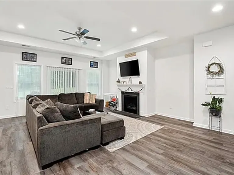 490 Twin View Dr — Photo 6