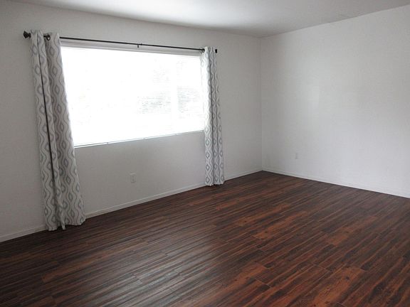 5th image of 10 Romaine Dr