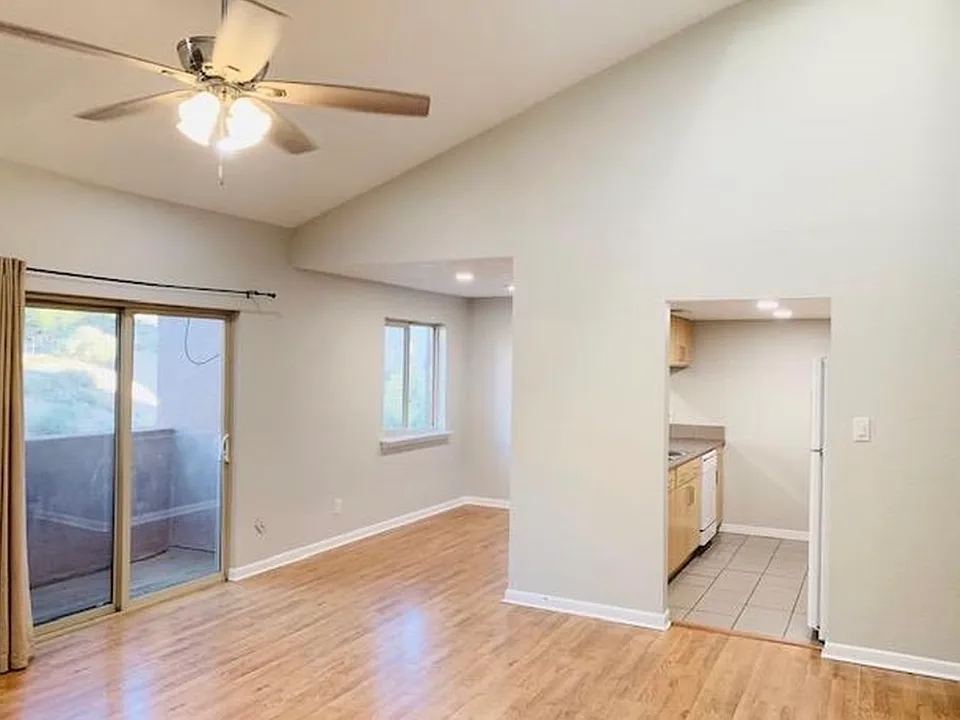 13204 Candelaria Rd NE