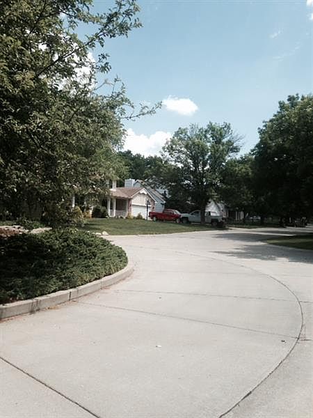 2nd image of 12 Bay Oaks Ct