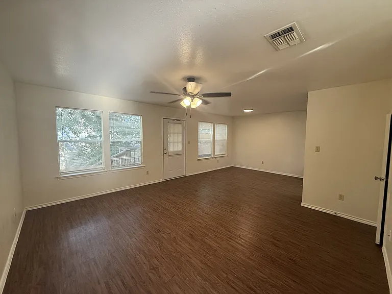 1000-1002 Sagewood Trl — Photo 9