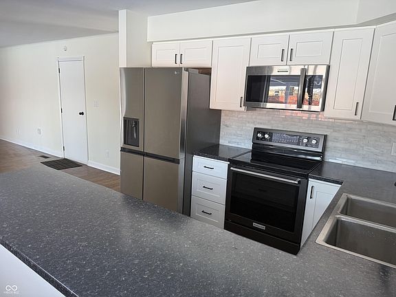 5th image of 301 Meadow Dr