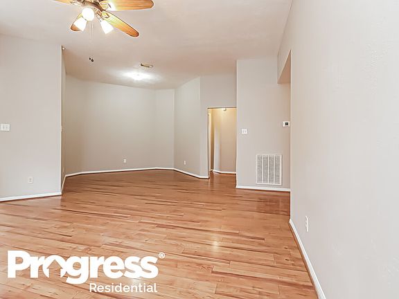 4th image of 18118 Gravenhurst Ln