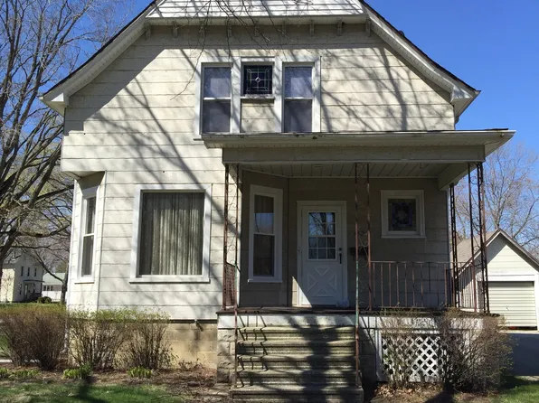 412 S 4th St, Fairbury, IL 61739
