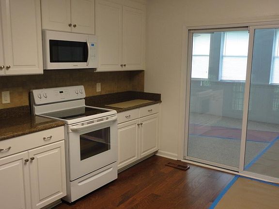 5th image of 299 Sabrina Ct
