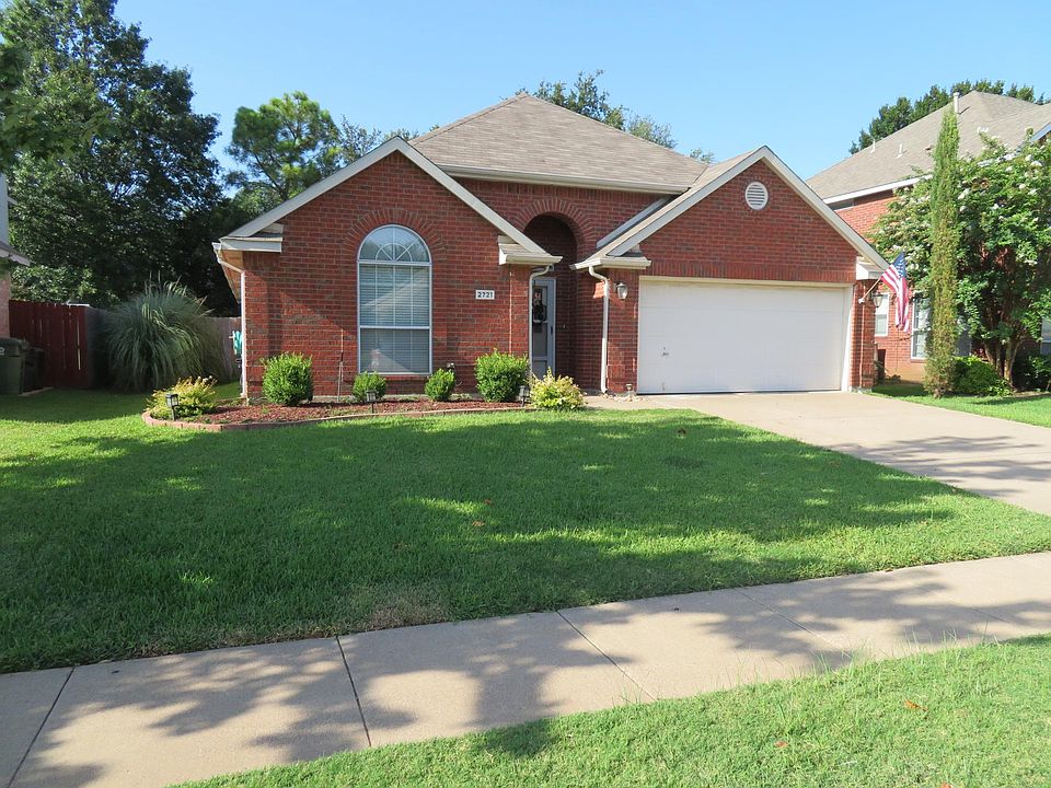 1st image of 2721 Chatsworth Dr