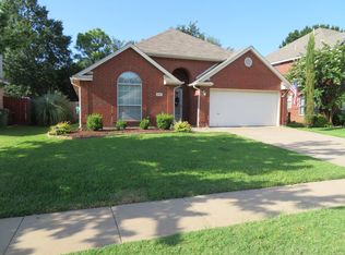 2721 Chatsworth Dr, Grapevine, TX 76051