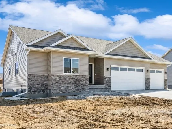 309 Ridgeway Dr, Tiffin, IA 52340