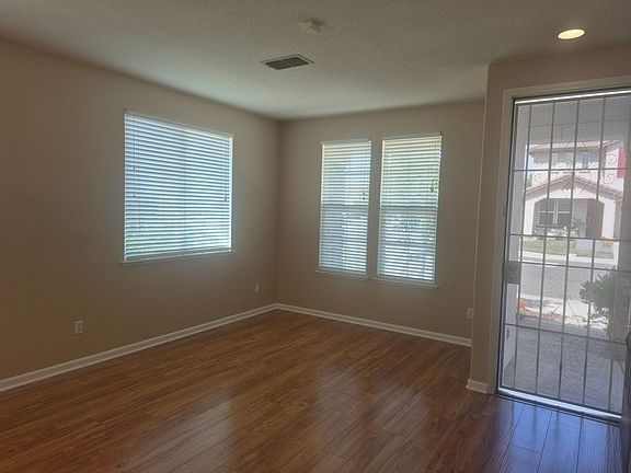 3rd image of 5040 Kankakee Dr