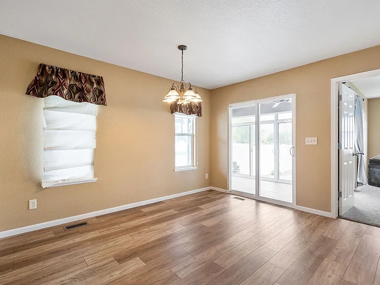 1068 Canal Dr — Photo 6