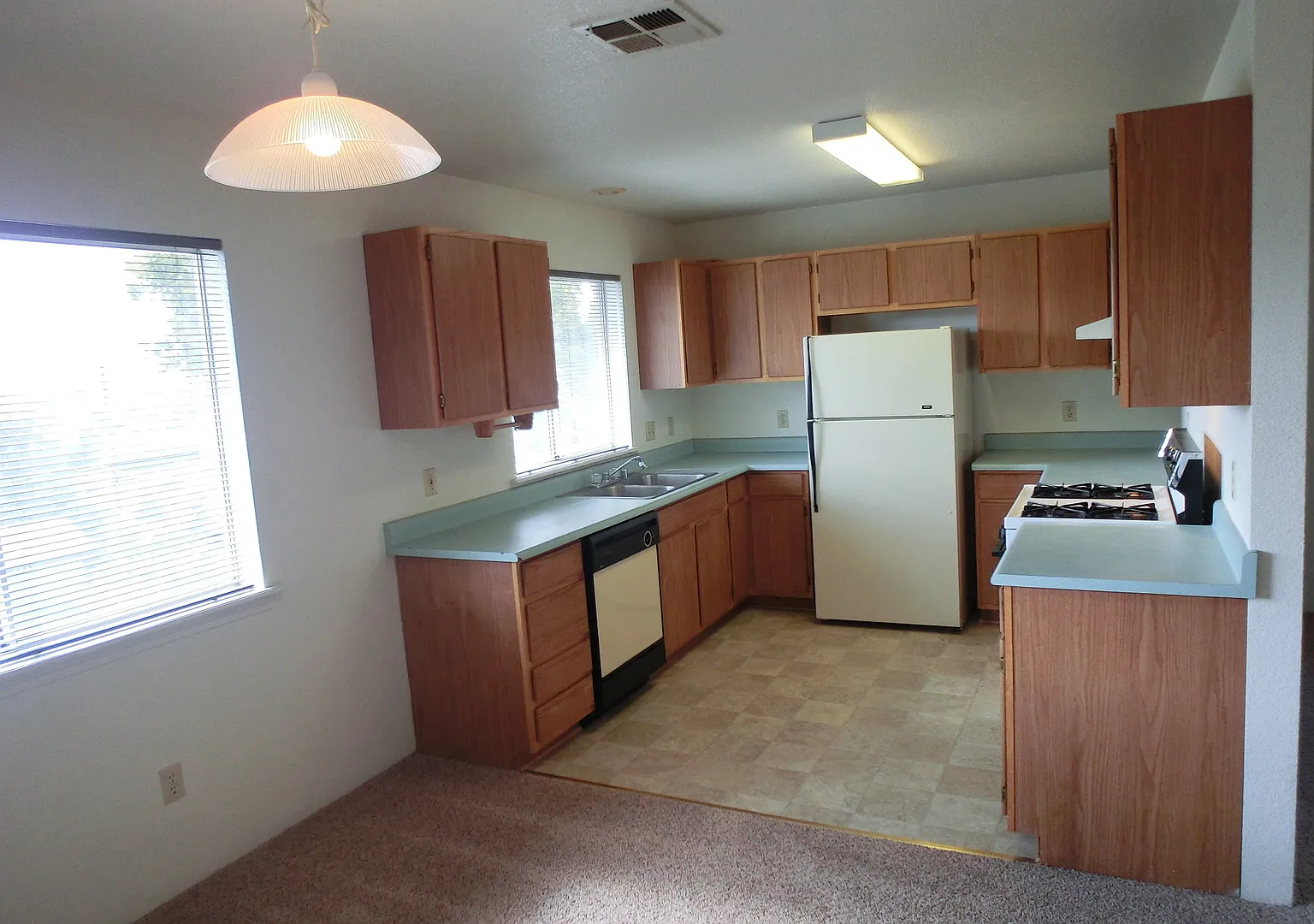 2 Bed 1 Bath Duplex — Photo 2