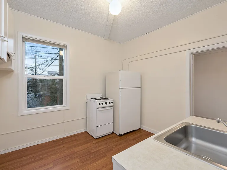 Queen Anne Court — Photo 39