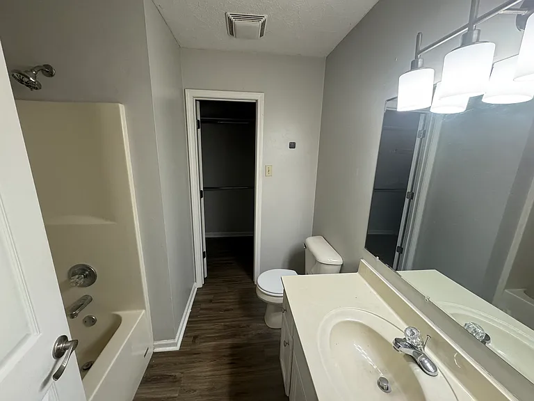 1535 Southern Hills Dr — Photo 5