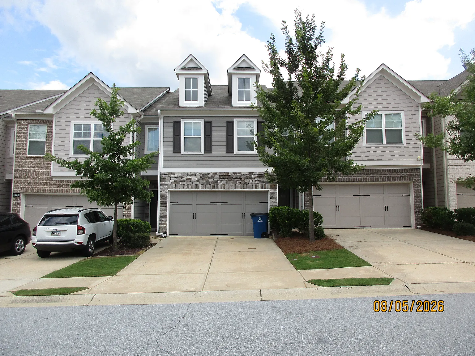 3 bed, 2.0 bath, 1742 sqft, $2,259 — Photo 4