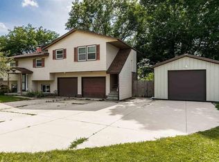 1429 Valley View Dr, Coralville, IA 52241