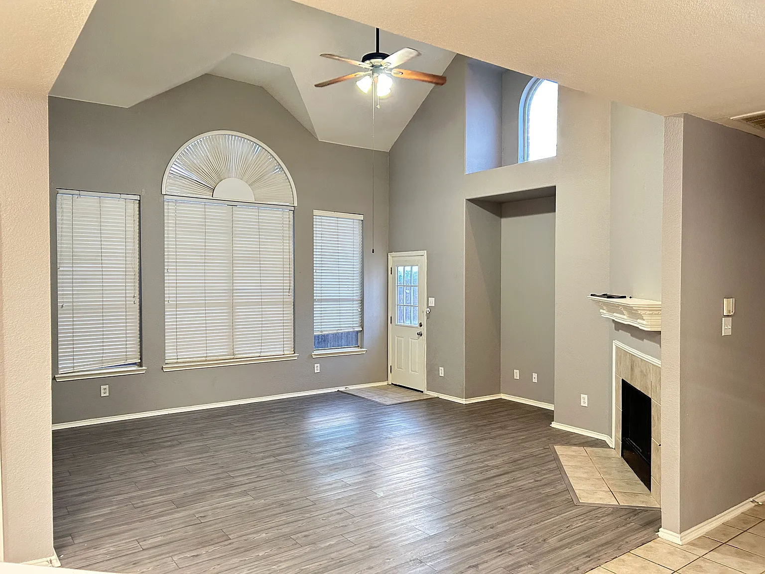4 bed, 2.5 bath, 2750 sqft, $3,250 — Photo 2
