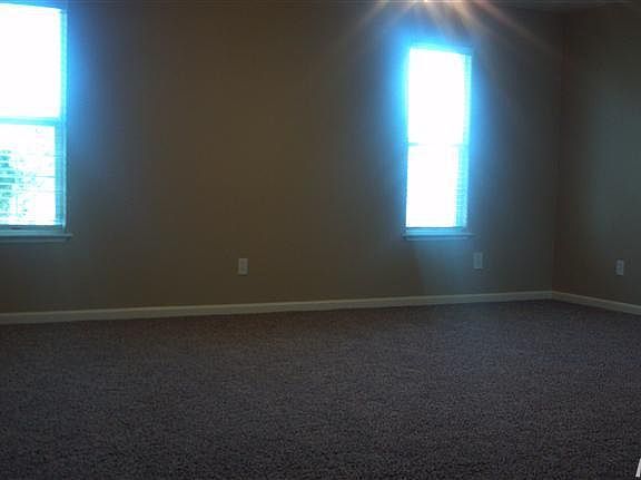 5th image of 264 N Airport Way