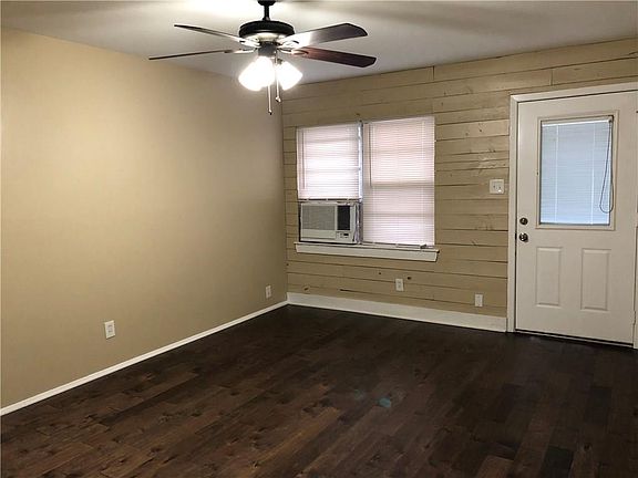 3rd image of 809 Renfro Dr