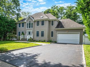 9 Franciscan Lane, Smithtown, NY 11787